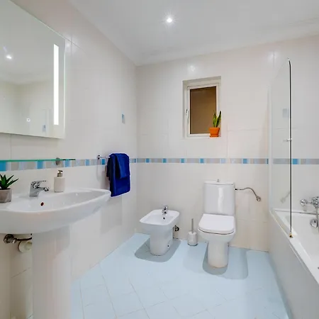 Sunlit 3br Oasis In Prime Location