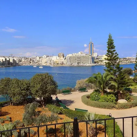 Sunlit 3br Oasis In Prime Location דירה סליאמה