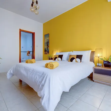 Sunlit 3br Oasis In Prime Location *