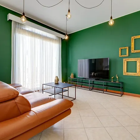 Sunlit 3br Oasis In Prime Location דירה סליאמה