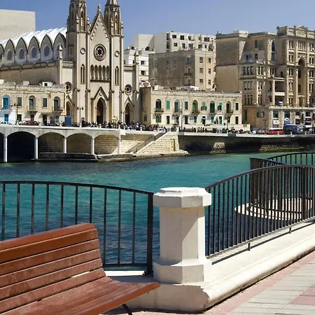 Sunlit 3br Oasis In Prime Location Apartament
