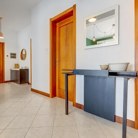דירה Sunlit 3br Oasis In Prime Location *