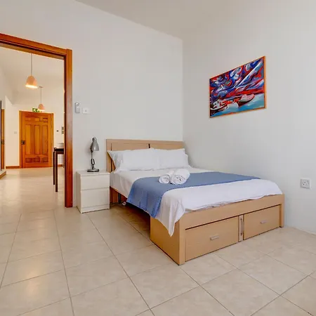 Sunlit 3br Oasis In Prime Location Apartment